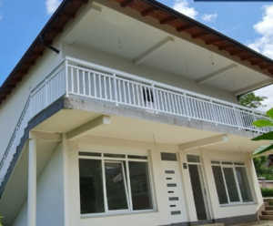 منازل صغيرة للبيع